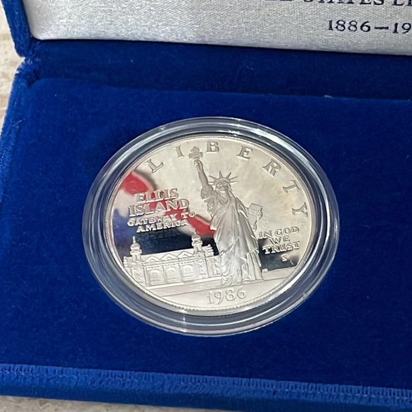 USA Ellis Island 1986 Liberty Half Dollar Silver Dollar W COA 90% SILVER - Picture 2 of 14